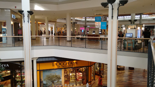 Shopping Mall «Beachwood Place», reviews and photos, 26300 Cedar Rd, Beachwood, OH 44122, USA