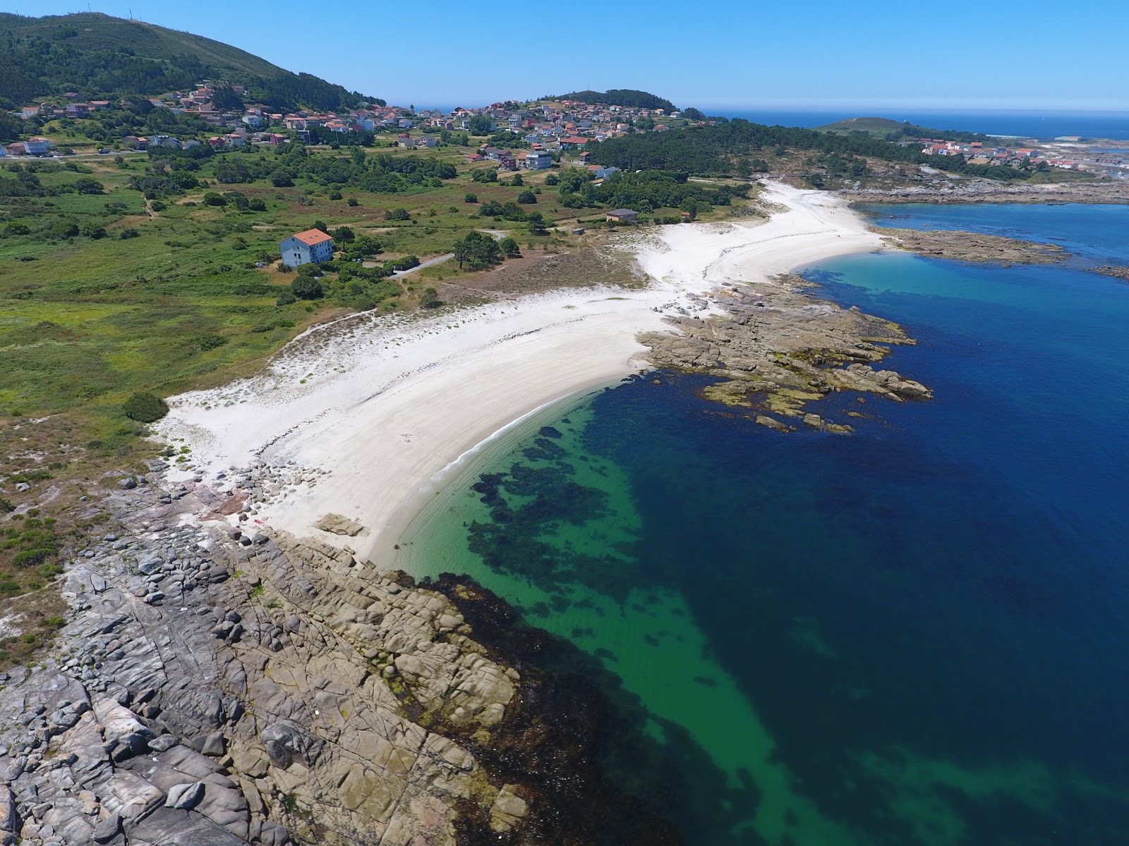 Praia do Mar de Lira'in fotoğrafı - rahatlamayı sevenler arasında popüler bir yer