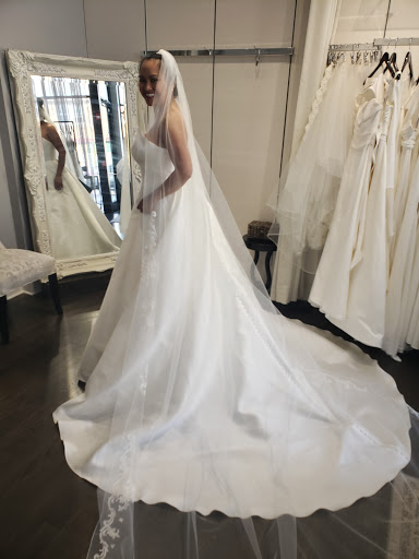 Bridal Shop «Bella Bleu Bridal», reviews and photos, 912 Green Bay Rd, Winnetka, IL 60093, USA