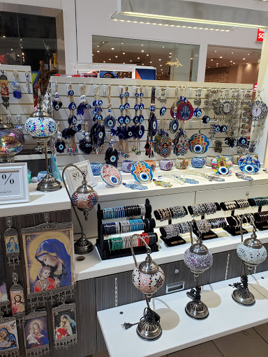 Shopping Mall «Westfield Fashion Square», reviews and photos, 14006 Riverside Dr, Sherman Oaks, CA 91423, USA