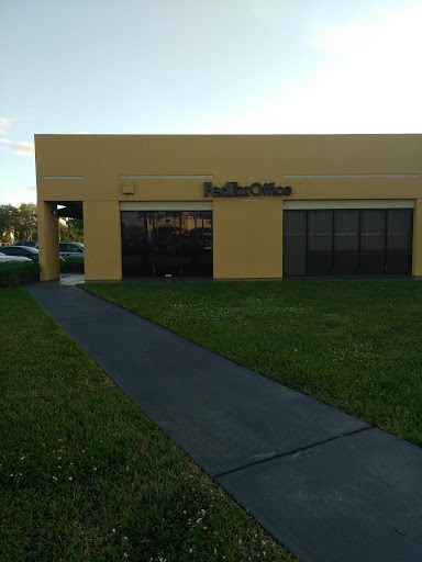Print Shop «FedEx Office Print & Ship Center», reviews and photos, 2200 N University Dr, Coral Springs, FL 33071, USA