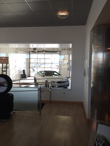 BMW Dealer «BMW of Milwaukee North», reviews and photos, 5990 N Green Bay Ave, Glendale, WI 53209, USA