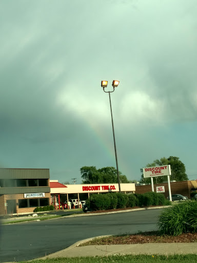 Tire Shop «Discount Tire», reviews and photos, 5505 South La Grange Road, Countryside, IL 60525, USA