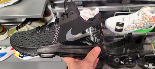 Shoe Store «Hibbett Sports», reviews and photos, 761 3rd St SW, Winter Haven, FL 33880, USA