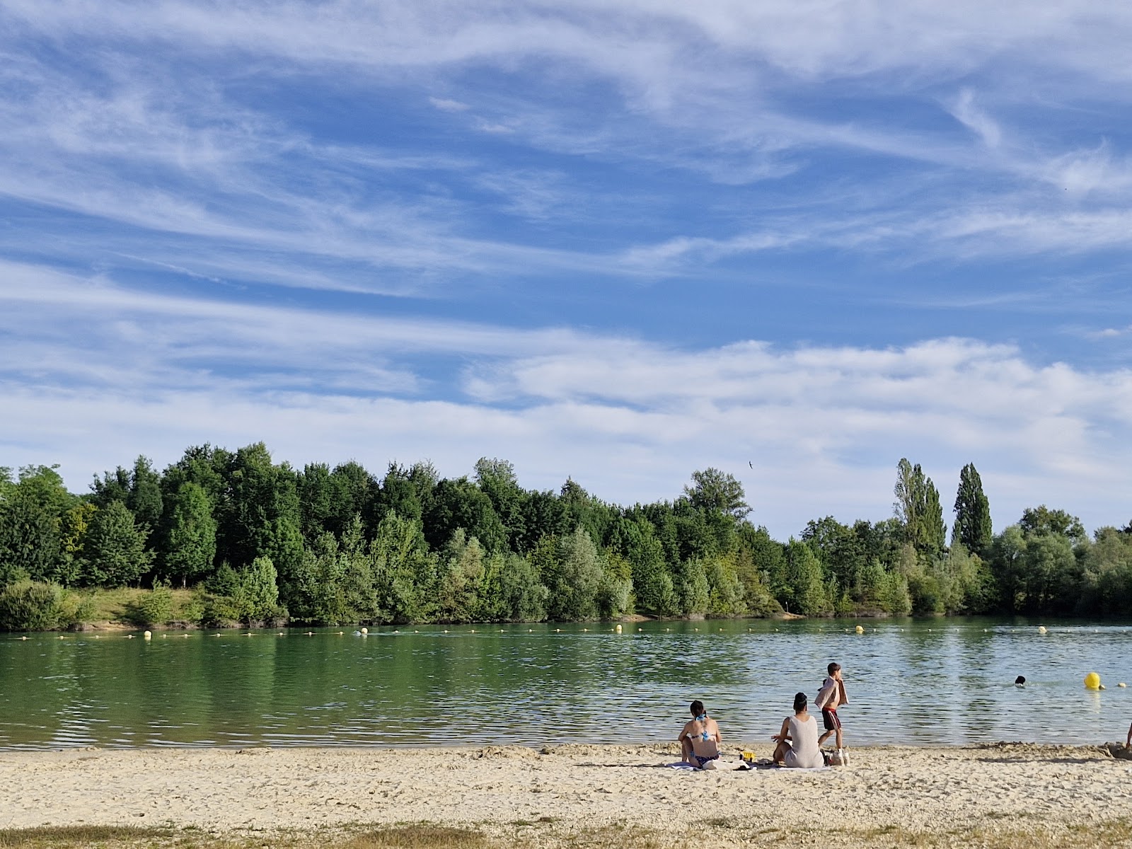 Plage Pombonne'in fotoğrafı - rahatlamayı sevenler arasında popüler bir yer