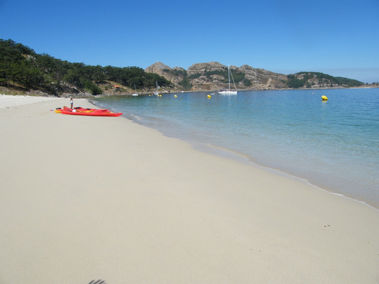 Foto av Praia de San Martino med turkos rent vatten yta