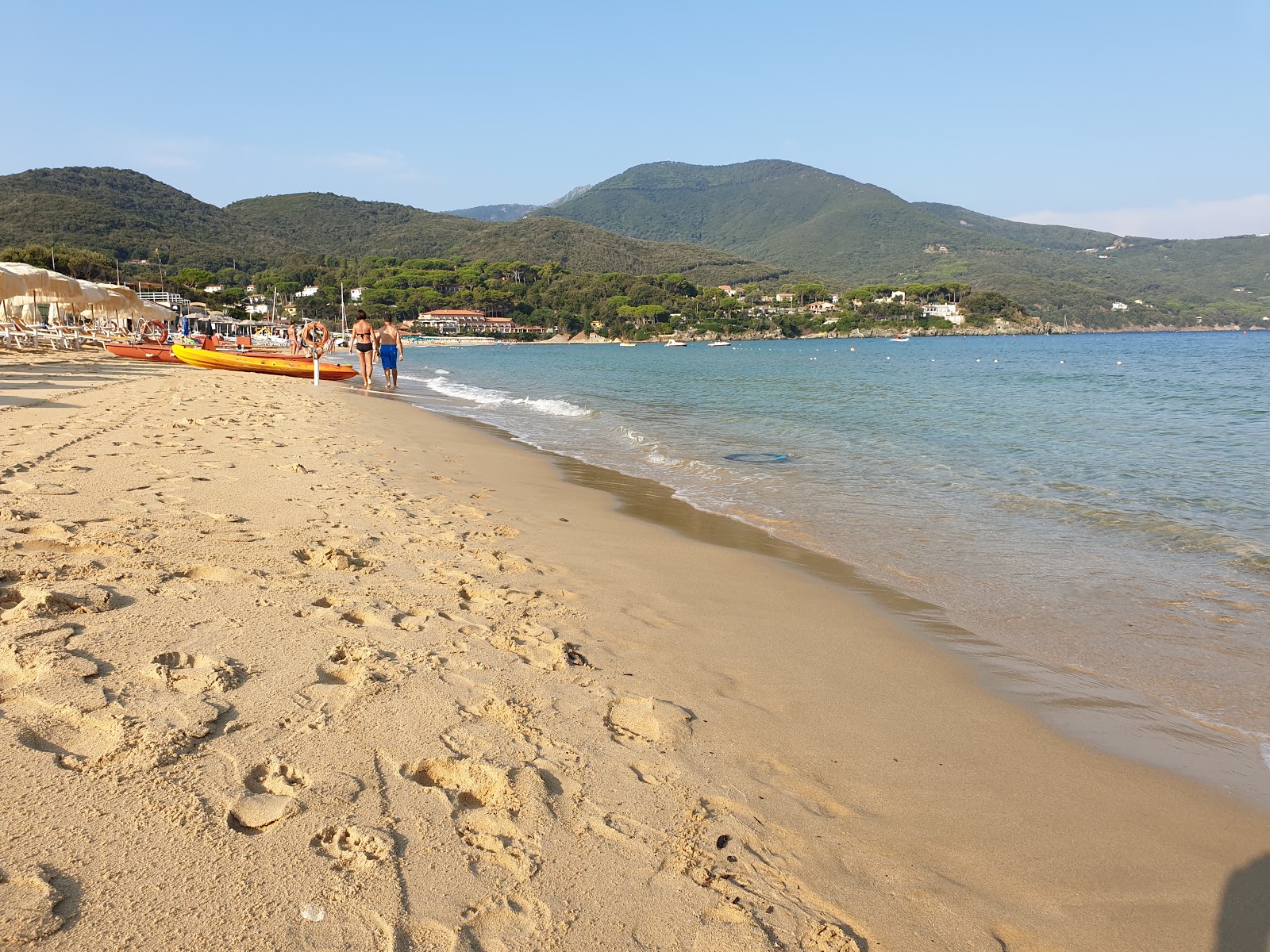 Foto di Spiaggia di Procchio e il suo bellissimo paesaggio