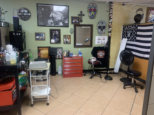 Tattoo Shop «Cross Roads Tattoo and Piercing», reviews and photos, 2070 Texas Ave, Bridge City, TX 77611, USA