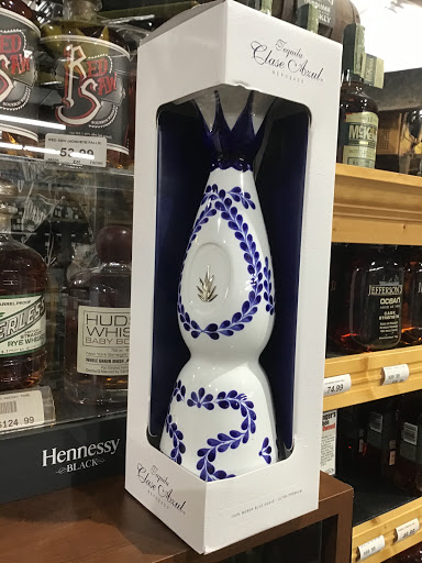 Liquor Store «The Barn Bottle Shop», reviews and photos, 25 Village Pkwy, Pendergrass, GA 30567, USA