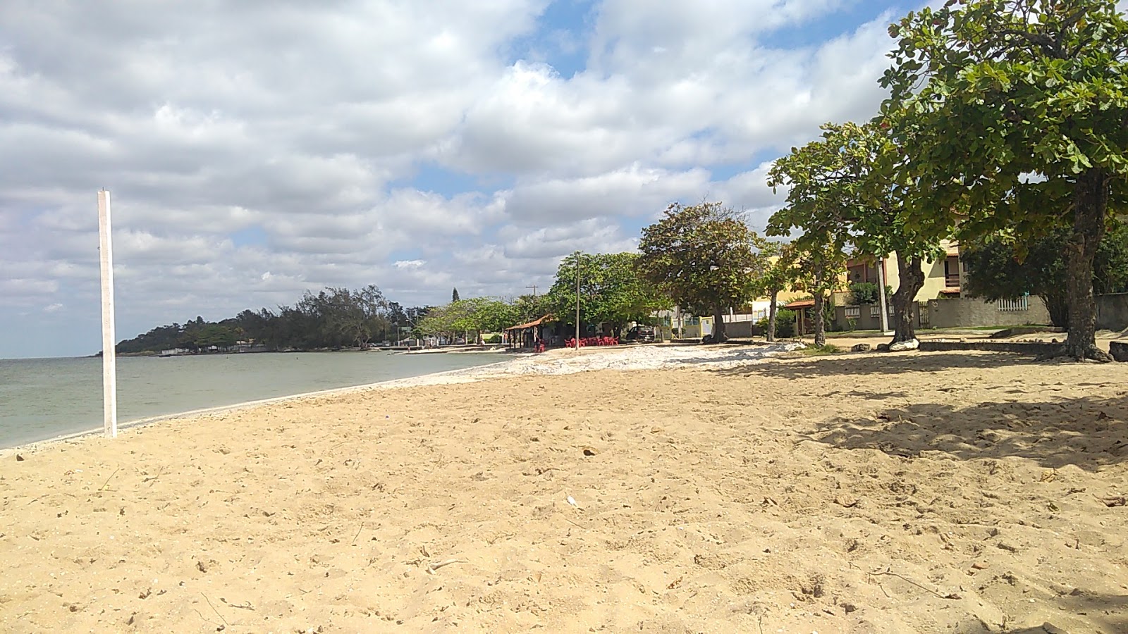 Fotografie cu Araruama Lagoon Beach - locul popular printre cunoscătorii de relaxare