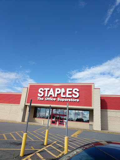 Office Supply Store «Staples», reviews and photos, 129 Plaza Dr, Forest City, NC 28043, USA