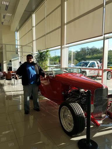 Car Dealer «Tommie Vaughn Ford», reviews and photos, 1201 N Shepherd Dr, Houston, TX 77008, USA