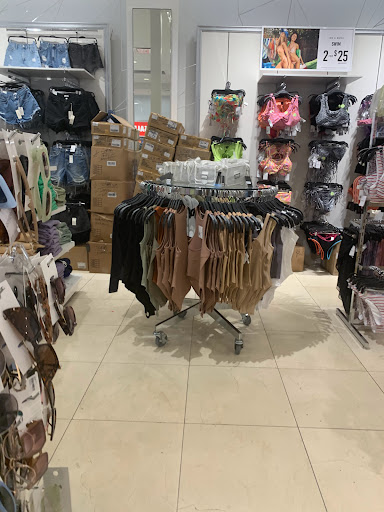 Clothing Store «Forever 21», reviews and photos, 1001 N Arney Rd #1000, Woodburn, OR 97071, USA