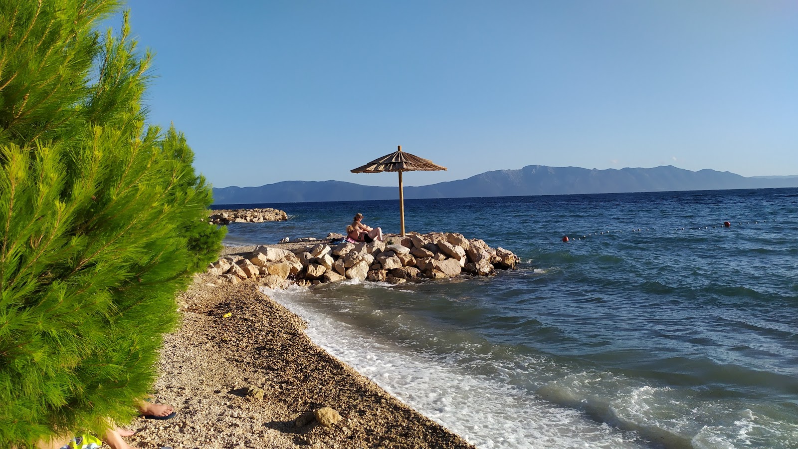 Fotografie cu Beach Drvenik și așezarea