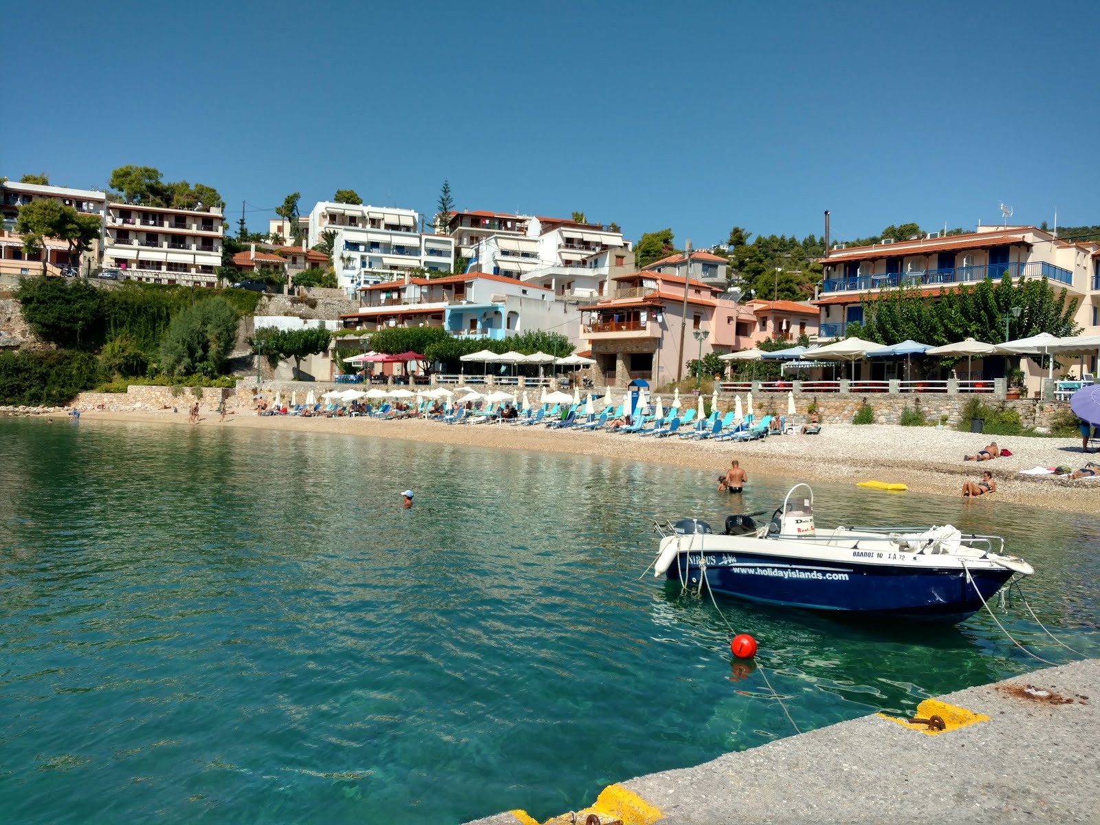 Photo de Paralia Rousoum Gialos avec petite baie