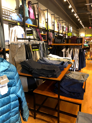 Clothing Store «Eddie Bauer Outlet», reviews and photos, 18501 Outlet Blvd #300, Chesterfield, MO 63005, USA