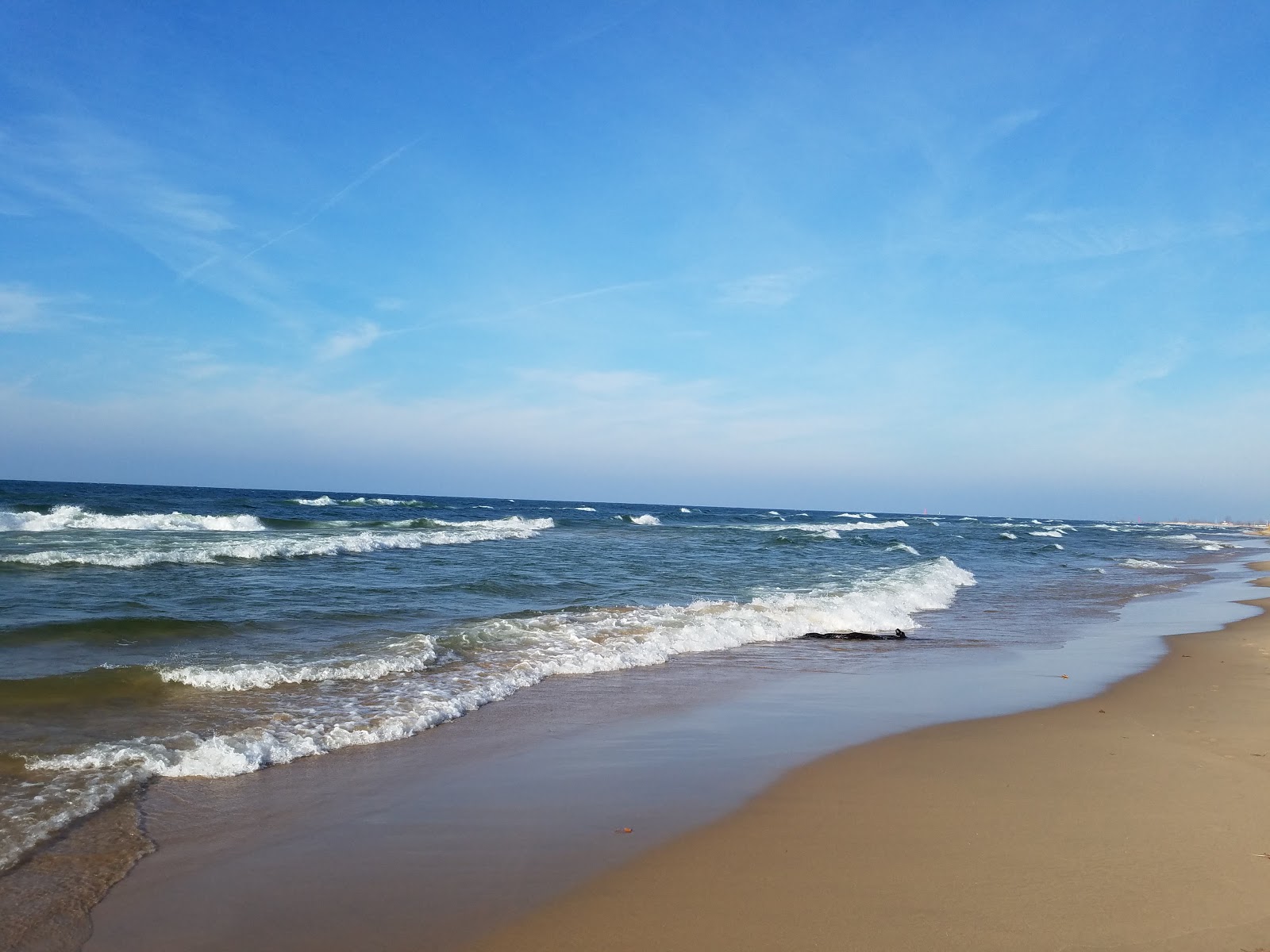 Photo de Muskegon Beach entouré de montagnes