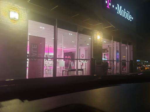Cell Phone Store «T-Mobile», reviews and photos, 2501 W Airport Fwy #100, Irving, TX 75062, USA