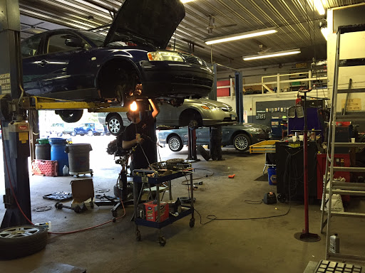 Auto Repair Shop «Checkered Flag Auto Repair», reviews and photos, 174 Hartford Ave, East Granby, CT 06026, USA