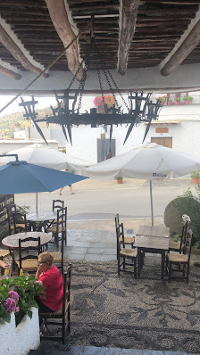 Restaurante Mesón Cerro Negro C. del Barranco de Poqueira, 26, 18413 Capileira, Granada, España