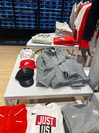 Clothing Store «Nike Lenox», reviews and photos, 3393 Peachtree Rd, Atlanta, GA 30326, USA