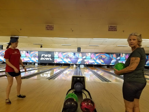 Bowling Alley «Fort Walton Beach Bowl», reviews and photos, 745 Beal Pkwy NW, Fort Walton Beach, FL 32547, USA