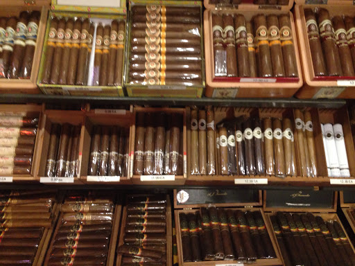 Liquor Store «Old Oaks Liquor», reviews and photos, 3006 Thousand Oaks Blvd, Thousand Oaks, CA 91362, USA