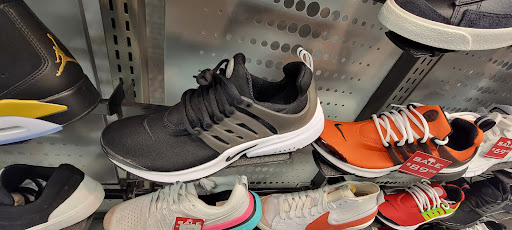 Clothing Store «Nike Factory Store», reviews and photos, 4760 Baldwin Rd M125, Auburn Hills, MI 48326, USA