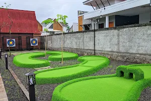 Tropical House and Mini Golf image