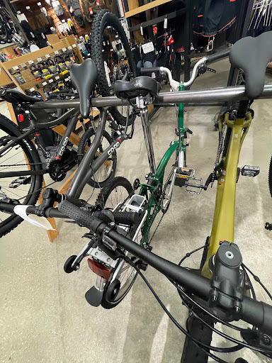 Camping Store «REI», reviews and photos, 17W160 W 22nd St, Oakbrook Terrace, IL 60181, USA