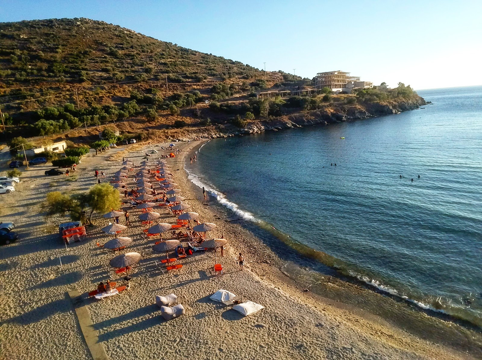 Φωτογραφία του Bouros beach με ευρύχωρος κόλπος