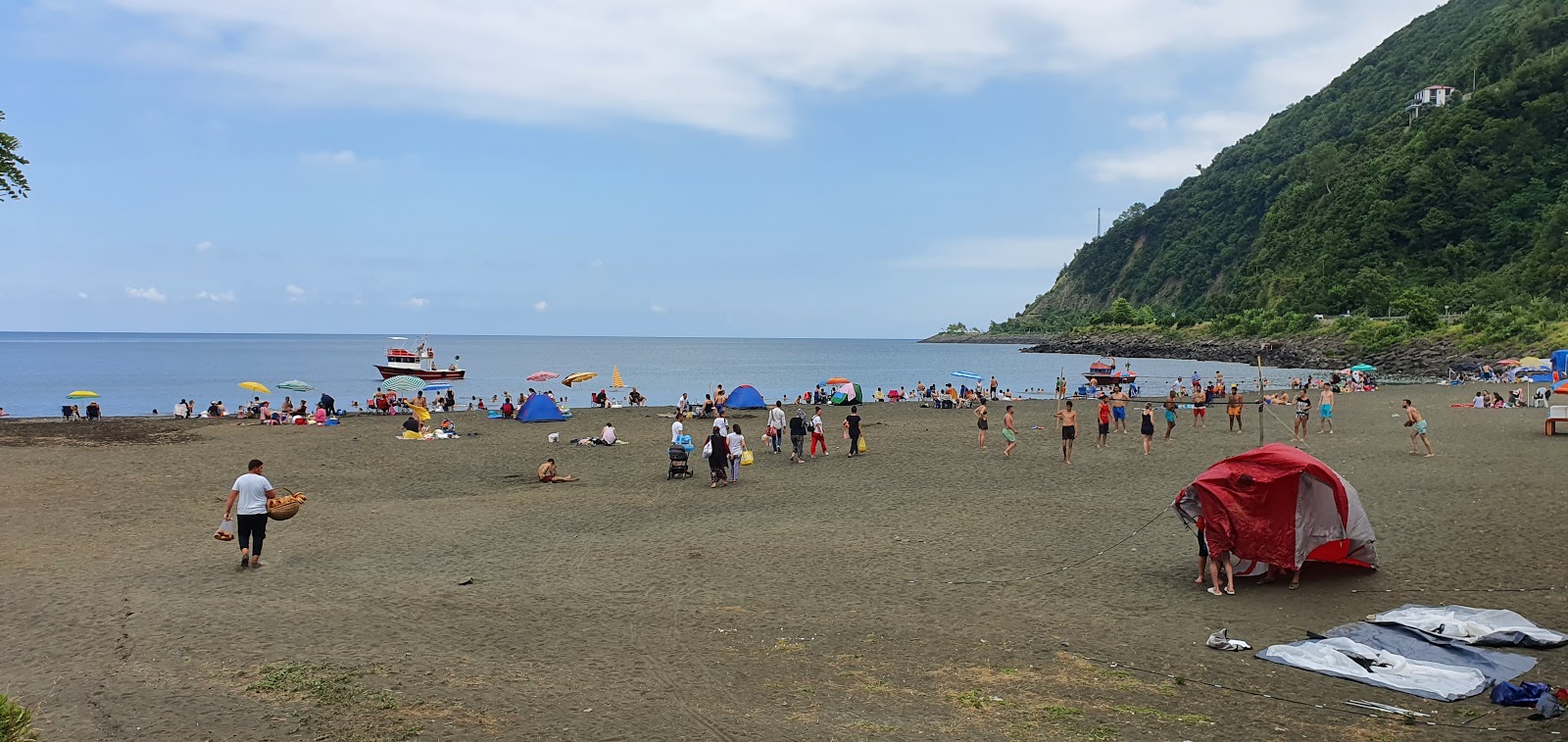 Foto von Yoroz Beach mit sehr sauber Sauberkeitsgrad
