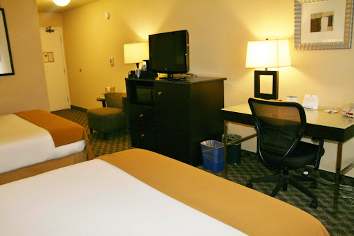 Hotel «Holiday Inn Express Union City», reviews and photos