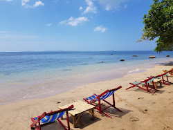 Sunset Beach'in fotoğrafı uçurumlarla desteklenmiş