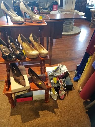 Consignment Shop «Brand Used Thrift And Consignment Shop», reviews and photos, 157 Dolson Ave, Middletown, NY 10940, USA
