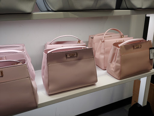 Clothing Store «GUESS Factory», reviews and photos, 100 Citadel Dr Suite 600, Commerce, CA 90040, USA