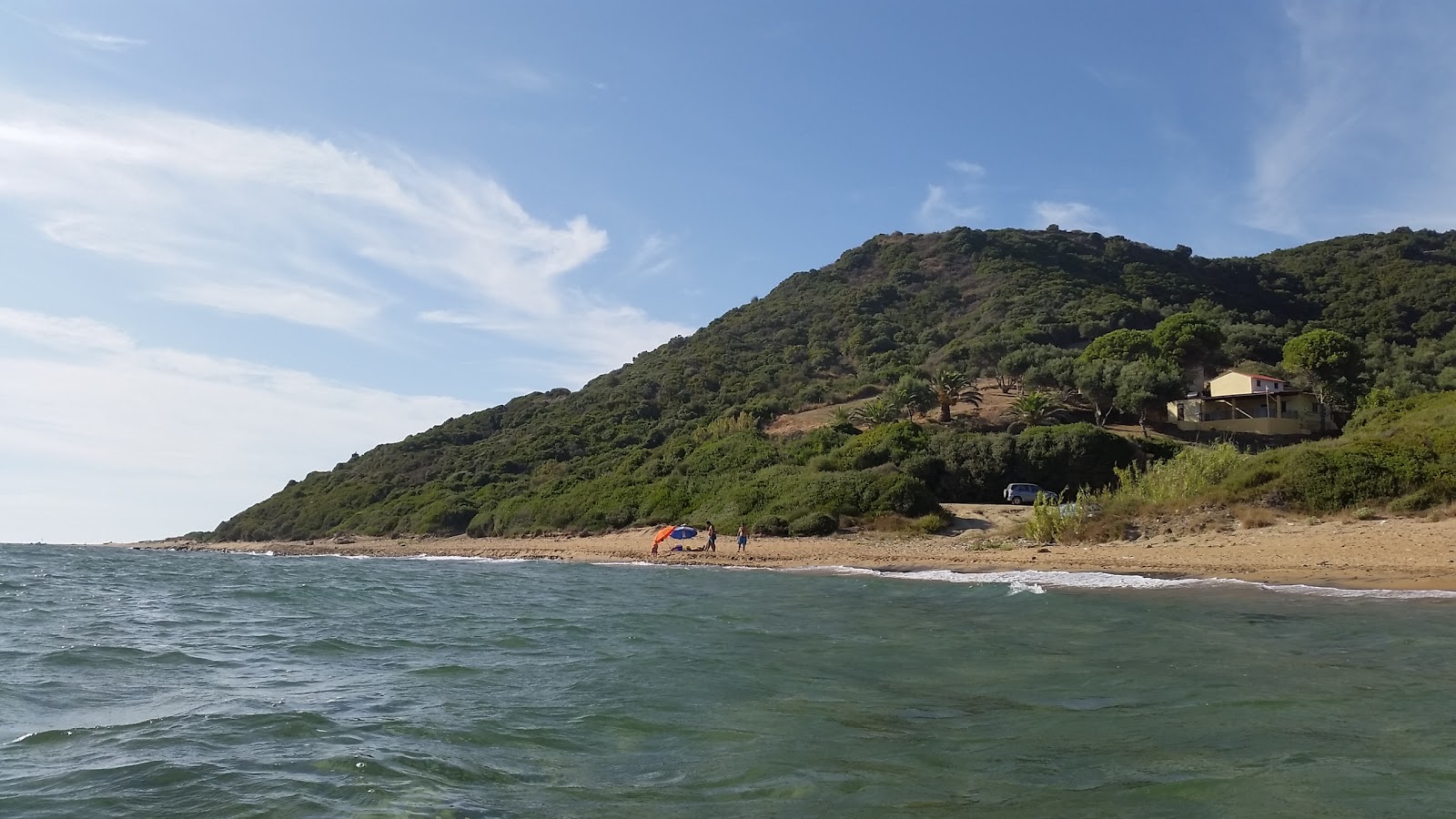 Photo de Megas Choros beach protégé par des falaises