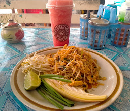 ร้านผัดไทยกุ้งสด บ้านใหม่ เชียงราย photo