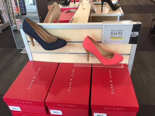 Shoe Store «DSW Designer Shoe Warehouse», reviews and photos, 520 E Waterfront Dr, Homestead, PA 15120, USA