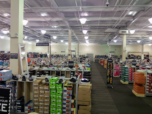 Shoe Store «DSW Designer Shoe Warehouse», reviews and photos, 17502 Hawthorne Blvd, Torrance, CA 90504, USA