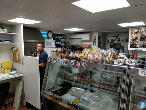 Grocery Store «Seaview Market Inc», reviews and photos, 20 Duneway Ave, Ocean Beach, NY 11770, USA