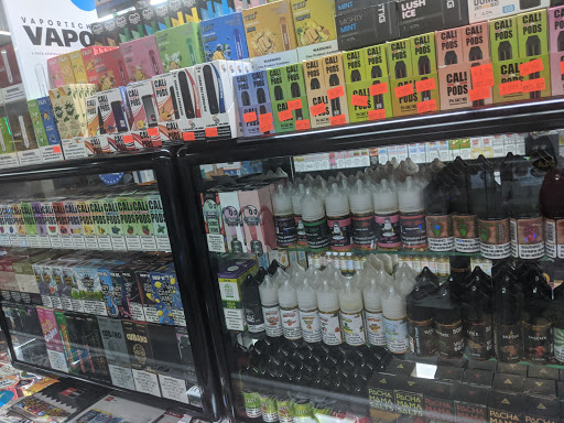 Tobacco Shop «The Hub Smoke Shop & Gifts», reviews and photos, 6410 N Oak Trafficway, Kansas City, MO 64118, USA