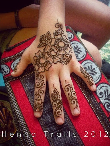 Explore women's collar bone tattoo ideas, creative tattoo ideas in Concord, available at Naseera Fazil Henna Art