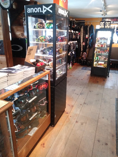Snowboard Shop «No School Snowboard Shop», reviews and photos, 123 Old 108 Loop, Jeffersonville, VT 05464, USA
