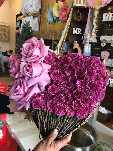 Party Planner «Hollywood Gift Shop», reviews and photos, 2308 S Vermont Ave, Los Angeles, CA 90007, USA