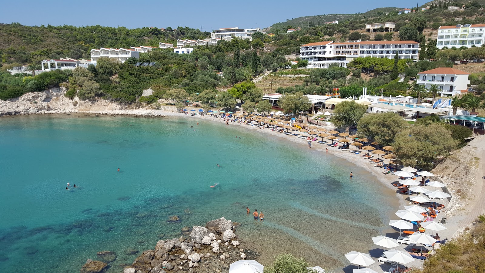 Foto von Paralia Glikoriza mit kleine bucht