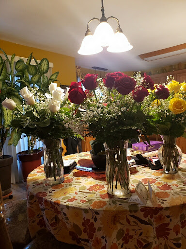 Florist «City Gardener & Florist», reviews and photos, 329 N Chestnut St, Ravenna, OH 44266, USA