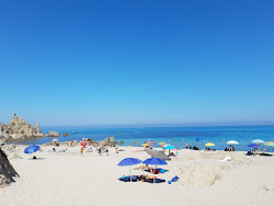 Spiaggia di Rena Majori'in fotoğrafı - rahatlamayı sevenler arasında popüler bir yer