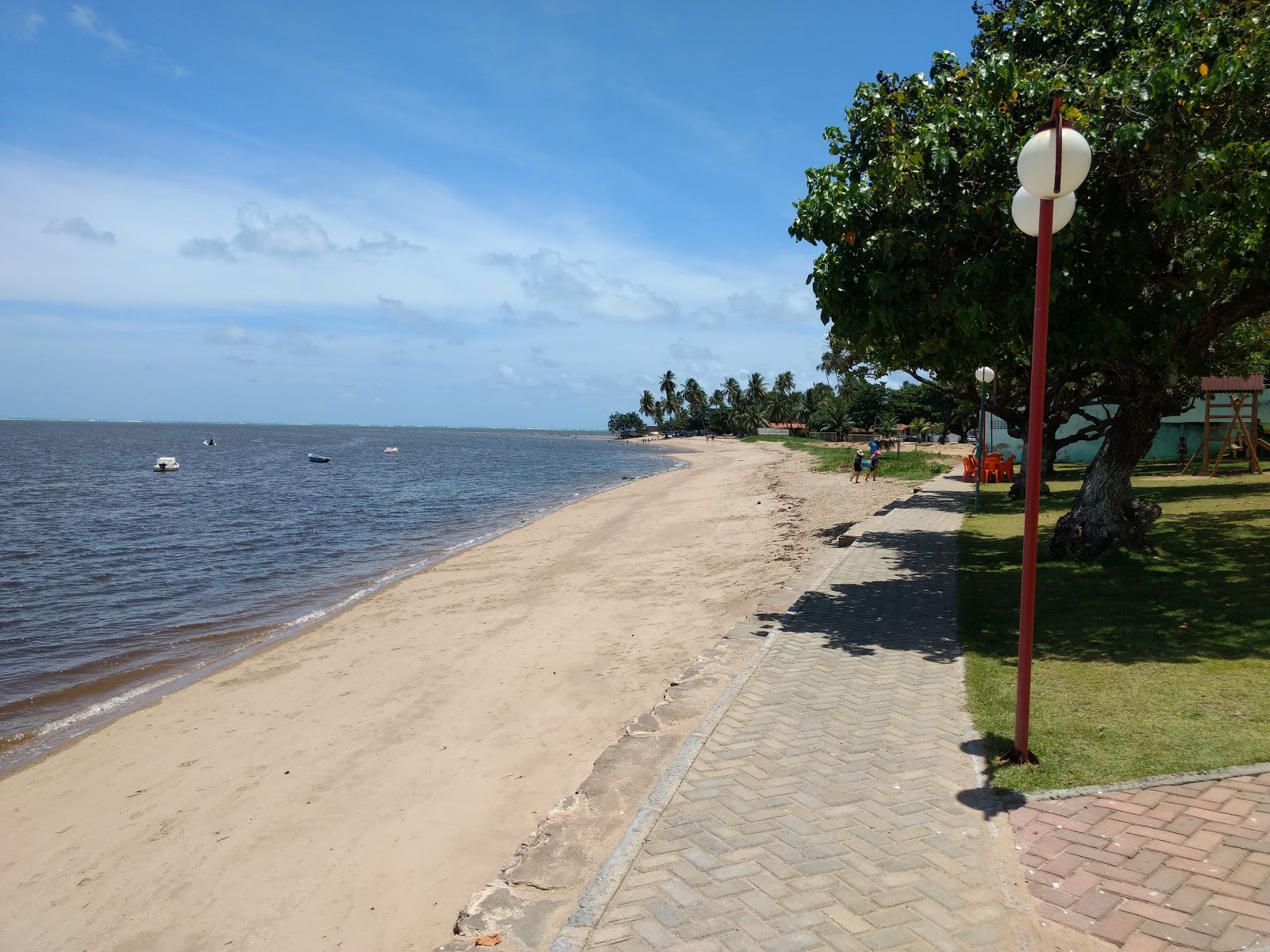 Photo de Porto de Pedras avec sable lumineux de surface