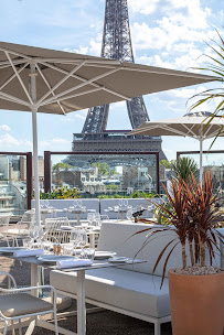 Atmosphère du Restaurant gastronomique Les Ombres à Paris - n°10